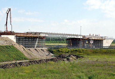 Pod supratraversare peste autostrada A3