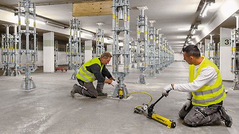 The PERI UP Modular Scaffolding Kit PERI UP Flex components can be used for a wide range of shoring solutions, among other things, for heavy-duty props. The mobile hydraulic unit of the prop allows for controlled loading and unloading which facilitates dismantling operations.