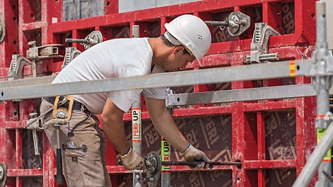 Durch die MX Ankertechnik kann MAXIMO von einer Seite aus geankert werden – ohne Distanzrohre und Konen.