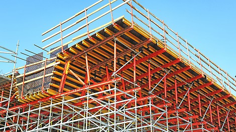 מגדלי פרי-אפ הוקמו באתר ועליהם הונחו יחידות הואריו-קיט כיחידה אחת