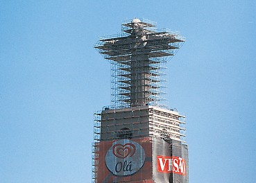 For the rented advertising space, high wind forces were to be expected due to the coastal location.