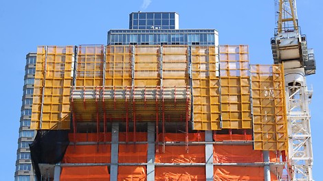 The LPS screens telescope inwards and outwards thus allowing them to easily adapt to any building shape as construction progresses. It also facilitates easy transportation of the screens