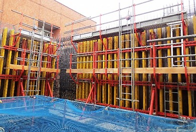 CBクライミング作業足場設置 