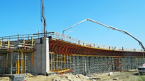 Betonowanie ustroju nośnego w pierwszym przęśle.