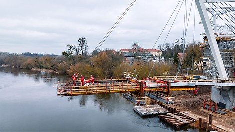Budowa Kładki pieszo-rowerowa przez Wartę w miejscowości Owińska pod Poznaniem.