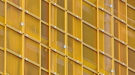 &lt;p&gt;Als Alternative zu geschlossenen Einhausungen hat PERI das leichte Schutzwandsystem LPS Screen f&amp;uuml;r Bauwerke mit offener Fassade entwickelt.&lt;/p&gt;<br/>