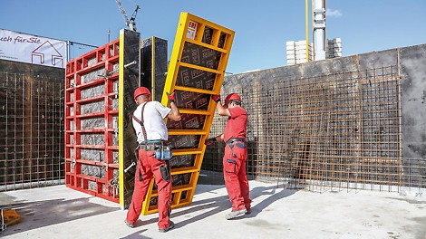 TRIO Rahmenschalung aus Stahl und Aluminium TRIO Rahmenelemente in der Aluminiumausführung sind mit gelber Farbe pulverbeschichtet; sie lassen sich von Hand bewegen.