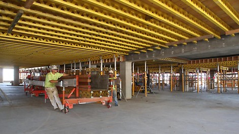 Beam tables are equipped with castors thus allowing the whole beam to easily be moved to the next location