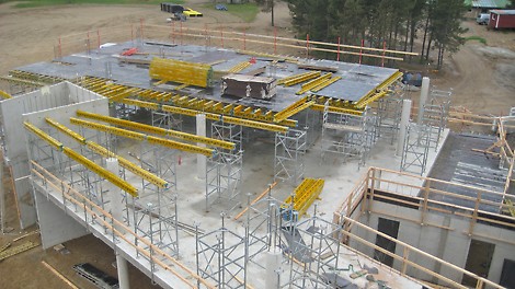 ST 100 -tukitorneilla on helppo toteuttaa niin matalia kuin korkeitakin tuentoja.