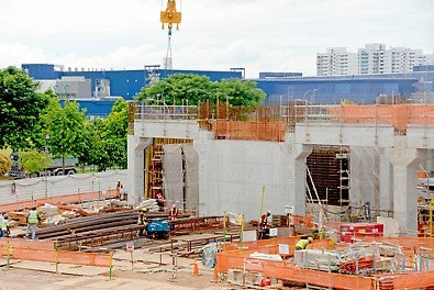 VARIO Wall Formwork panel crane-lifted to position 