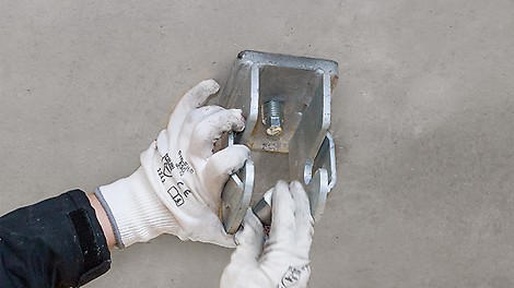 VGK Cantilevered Parapet Bracket The refurbishment anchor can immediately bear the dead weight of the VGK Cantilevered Parapet Bracket. This leads to fast erection and reduces blocking time. The bracket is fully load-bearing once the composite mortar has hardened.