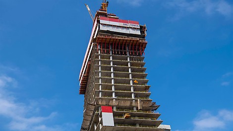 פתרון ייחודי של פנלים מיוחדים בהתאמה לגיאומטריה המשתנה בין המפלסים.