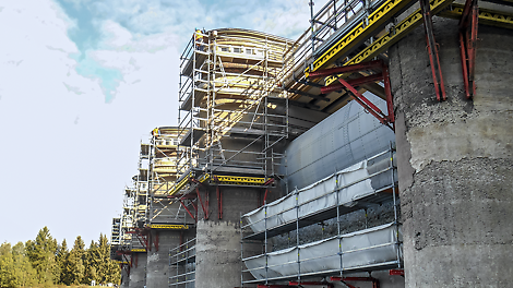 Консольные леса - оптимальная конструкция при работе в труднодоступных местах, без опирания на поверхность.