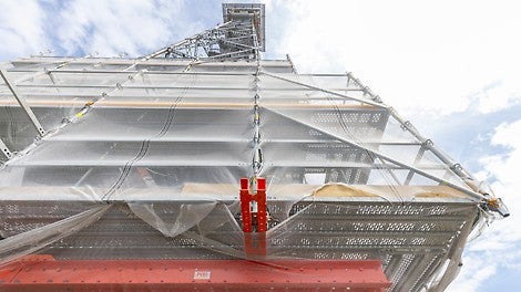 Die PERI Gerüstlösung zur Einrüstung der komplexen Fachwerkkonstruktion basierte auf PERI UP und VARIOKIT – zwei modularen, miteinander kombinierbaren Systemen.