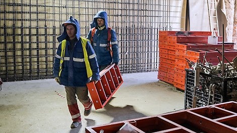 Ленточные фундаменты могут быть выполнены без пропускания тяжей через тело бетона