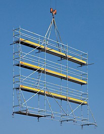 A complete reinforcement scaffolding unit with a length of 9.00 m, standing height of 6.30 m and a 72 cm working width can be moved with one crane lift.<br/>