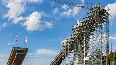 Die Oberstdorfer Schattenbergschanze ist Austragungsort des Vierschanzentournee-Auftaktspringens und gilt als eines der schönsten Skisprungstadien weltweit.
