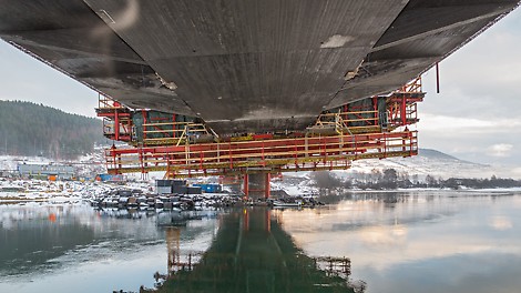 Harpe Bru Bridge – concrete surface The VARIOKIT cantilevered carriage from PERI: flexible Solution with fast assembly
