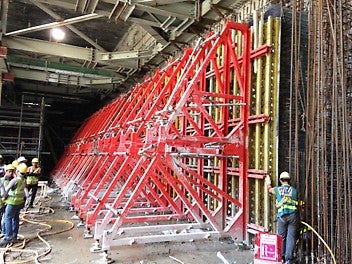SB brace frame and VARIO GT 24 wall formwork for casting of walls