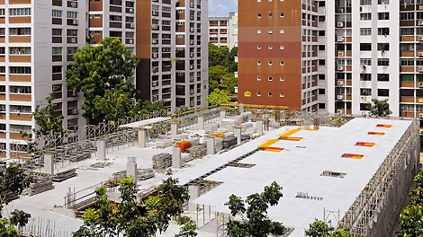 The red width compensation and the yellow longitudinal compensation offer high flexibility.<br/>