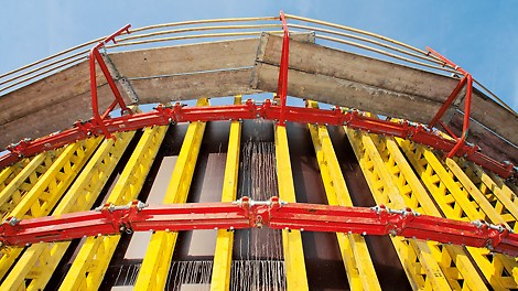 Les filières articulées GRV en détail GRV peut être utilisé pour n'importe quel rayon. Les articulations des filières GRV permettent de coffrer des petits rayons de 0,60 m.