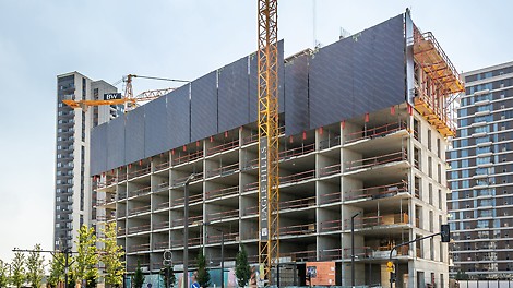 RCS P penjajući zaštitni paneli u potpunosti zatvaraju više spratove i pružaju zaštitu od vetra i loših vremenskih uslova.