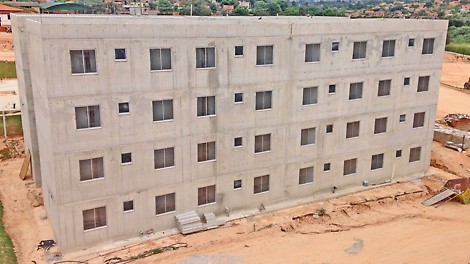 A idealização dos projetos e planejamento da obra foram realizados em conjunto com a PERI e fornecedores de concreto, aço, instalações e acabamento, chegando-se a soluções inovadoras e resultados surpreendentes <br/>