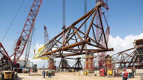 PERI engineers were on site to assist the construction site team with the assembly of the ALPHAKIT Towers which supported the tripods.