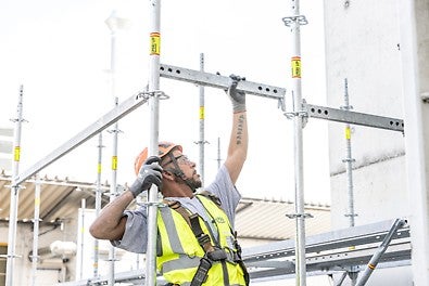 Bei der zweiten Generation der PERI UP Bauteile profitieren Sie von einem bis zu 27 Prozent geringeren Gewicht der Bauteile als zuvor.