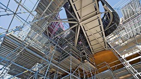 Hotel Marques de Riscal, Elciego, Spain - The PERI UP Rosett modular scaffold allowed optimal adjustment to the complicated building geometry.