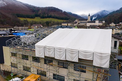 Wetterschutzdach mit Kederplane Das LGS Wetterschutzdach ist für eine einfache<br/>und schnelle Überdachung bestens geeignet.