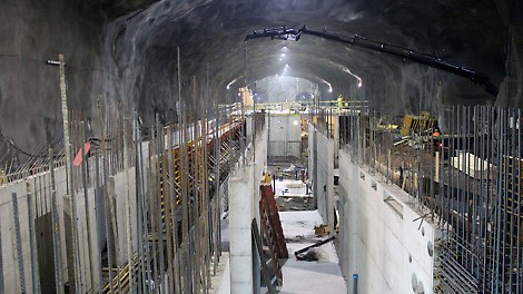 Matinkylän metroaseman laiturihalli huoltotiloineen rakenteilla syksyllä 2014.