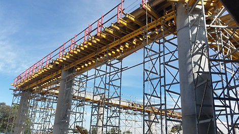 Con las Torres de carga ST-100 y el sistema Multiflex se soportaron las vigas perimetrales en la zona de Parking de la estación Tunal.