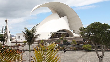 Situated in a prominent position on the seafront on Tenerife, architect Santiago Calatrava presented a work of art.