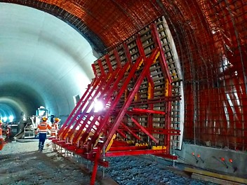 Encofrado para hastiales de túnel VARIOKIT. 