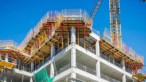 System bezpieczeństwa PROKIT z możliwością systemowego podwyższenia obarierowania w postaci siatek PERI do wysokości 175 cm.