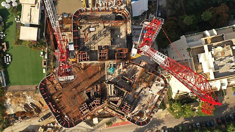 תבניות VARIO ליציקת קירות הבניין החוזרים על עצמם לכל הקומות.<br/>תבניות מודולריות מסוג DOMINO ליציקת הקירות שאינם חזרתיים.<br/>