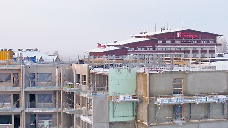 Ruka Ski Chalets, Kuusamo SKYDECK:in avulla muottikierto saatiin nopeaksi ja muottitöiden kustannukset pienemmiksi.