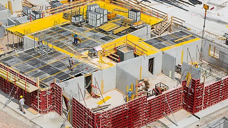 &lt;p&gt;Paikallavaluty&amp;ouml;mailla muottilevyt altistuvat useille rasituksille. Ymp&amp;auml;rist&amp;ouml;n vaikutusten lis&amp;auml;ksi levyjen k&amp;auml;sittely ja varastointi ennen k&amp;auml;ytt&amp;ouml;&amp;auml; ja k&amp;auml;yt&amp;ouml;n aikana voivat vaikuttaa ratkaisevasti tuoteen k&amp;auml;ytt&amp;ouml;ik&amp;auml;&amp;auml;n ja suorituskykyyn. Muottilevyjen k&amp;auml;ytt&amp;ouml;m&amp;auml;&amp;auml;r&amp;auml; sek&amp;auml; betonipinnan laatua koskevat vaatimukset vaihtelevat projekteittain ja tuovat n&amp;auml;in kaksi t&amp;auml;rke&amp;auml;&amp;auml; tekij&amp;auml;&amp;auml; oikean levyn valintaan.&lt;/p&gt;<br/><br/>&lt;p&gt;Pitk&amp;auml;n kokemuksemme ansiosta PERI pystyy tarjoamaan j&amp;auml;rkevi&amp;auml; ratkaisuja rakennusalalle erilaisiin pintak&amp;auml;sittelyihin, puulajeihin, paksuuksiin ja levykokoihin, joita tarvitaan vastaamaan asiakkaidemme kysynt&amp;auml;&amp;auml;n. Kaikille muottilevyille on ominaista tukeva ydinlevy, joka takaa mittatarkkuuden s&amp;auml;ilytt&amp;auml;en samalla suhteellisen pienen omapainonsa. Lis&amp;auml;ksi levyjemme oikealla k&amp;auml;sittelyll&amp;auml; ja k&amp;auml;yt&amp;ouml;ll&amp;auml; varmistetaan hyv&amp;auml; ty&amp;ouml;stett&amp;auml;vyys ja pitk&amp;auml; k&amp;auml;ytt&amp;ouml;ik&amp;auml;.&lt;/p&gt;<br/><br/>&lt;p&gt;Mik&amp;auml;li tarvitaan, mahdollistaa erityisen kulutusta kest&amp;auml;v&amp;auml; pinnoite suuren k&amp;auml;ytt&amp;ouml;m&amp;auml;&amp;auml;r&amp;auml;n. Suurien ja saumattomien pintojen saavuttamiseksi tarjoamme erikoismuottikokoja, ns. Maxi-levyj&amp;auml;, mutta my&amp;ouml;s toissijaisiin k&amp;auml;ytt&amp;ouml;tarkoituksiin l&amp;ouml;ytyy valikoimastamme edullisia vaihtoehtoja.&lt;/p&gt;<br/><br/>&lt;p&gt;&lt;strong&gt;PERI-ratkaisut&lt;/strong&gt;&lt;/p&gt;<br/><br/>&lt;ul&gt;<br/> &lt;li&gt;Pinnoitetut vanerit saatavilla laajasti pienin&amp;auml; ja isoina kokoina sek&amp;auml; eri paksuuksilla&lt;/li&gt;<br/> &lt;li&gt;Pinnoittamattomat vanerit&lt;/li&gt;<br/> &lt;li&gt;Muovipinnoitetut vanerit&lt;/li&gt;<br/> &lt;li&gt;Komposiittivanerit&lt;/li&gt;<br/>&lt;/ul&gt;<br/>