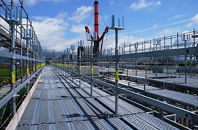 北海道新幹線工事、大野新道橋りょう工事<br/>【ドイツ最新鋭型くさび式保工 PERI-UP ロゼット・STR 100】<br/>