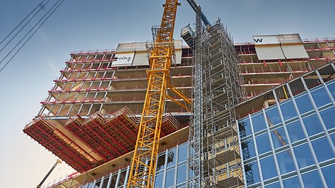 Onderaanzicht PERI dragers bij de bouw van het Rai hotel Amsterdam