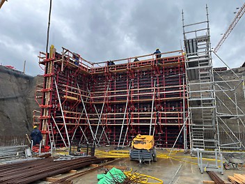 Стабилна система за стоманобетонни конструкции с голяма височина