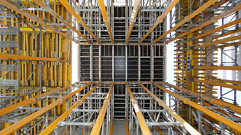 SKYDECK Deckenschalung mit Tragstützen Mit Hilfe der SKYDECK Deckenschalung werden alle Geschossdecken systematisch und auch effizient geschalt.