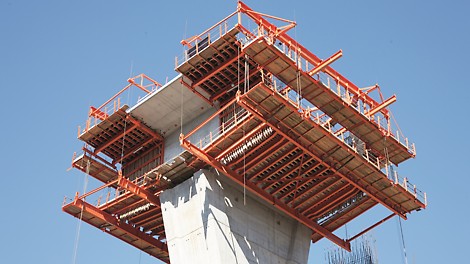 Ponte sobre o Rio Uima - Plataformas principais das aduelas zero
