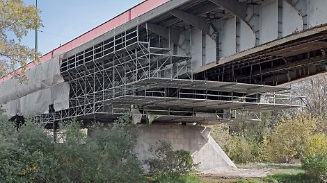 Schodnia wejściowa na platformę.