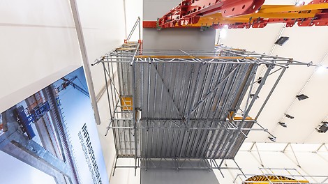 With our product portfolio for the infrastructure sector, we cover a high variety of applications. A special highlight: the combination of the VARIOKIT Engineering Construction Kit with the PERI UP Scaffolding Kit.