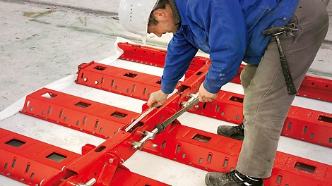 Die PERI RUNDFLEX Plus vermeidet mit seinen einstellbaren Standardelementen kostenintensive Neumontagen bzw. Umbauten von Sonderschalungen.
