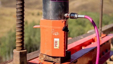 Для перемещения на следующую захватку, а также для выставления в проектное положение в системе используется более 20 гидравлических насоса.