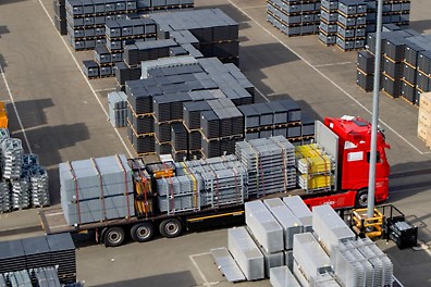 Thanks to optimized standard packaging with cranable pallets and crane pallets