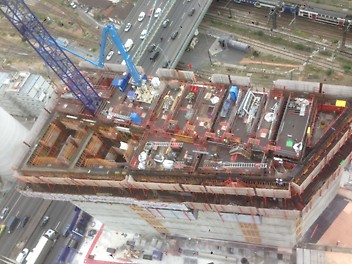 Les Tours DUO dans le 13ème à Paris : 2 tours de respectivement 180 m et 122 m de hauteur, en bordure du périphérique.<br/>